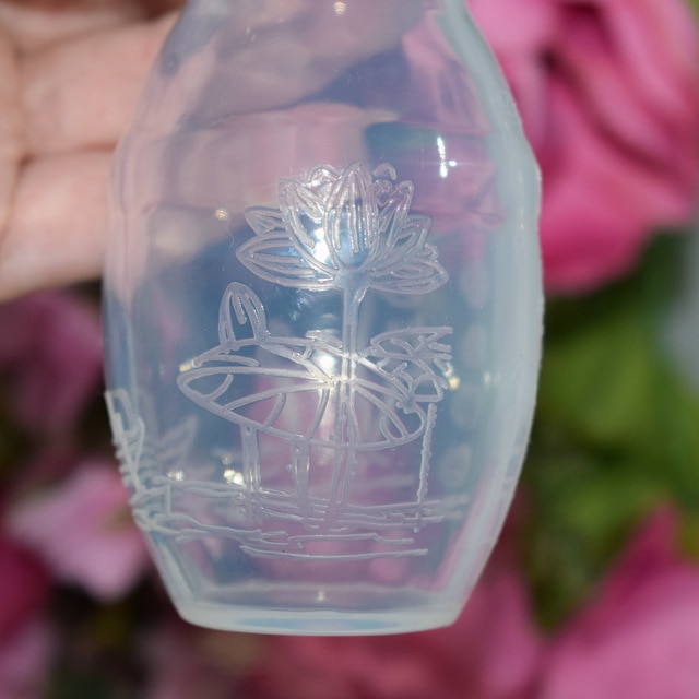 Compact Floral Patterned Manual Breast Pump Compact Floral Patterned Manual Breast Pump